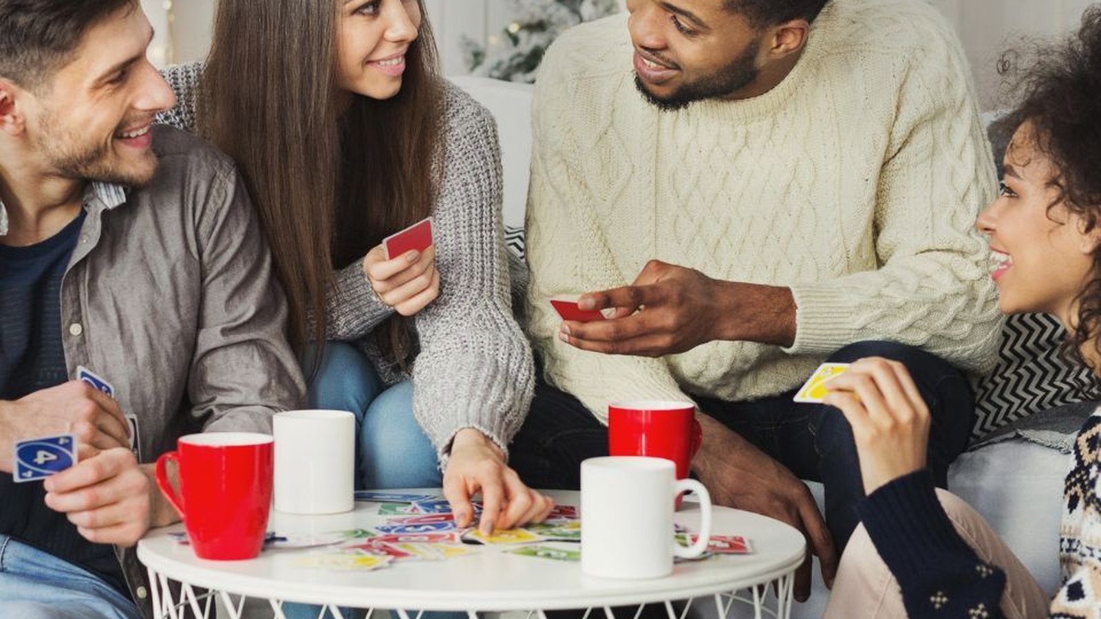 Jogos de carta a partir de R$ 18: baralho, Perfil Express, Coup, Trunfo e mais para jogar com os amigos